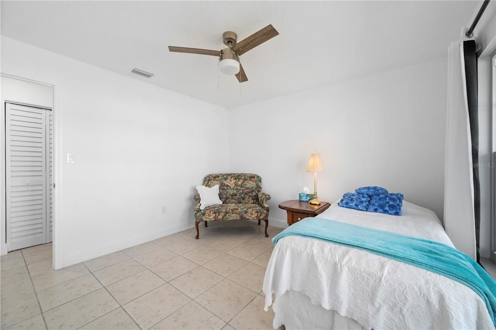 For Sale: $295,000 (2 beds, 2 baths, 1299 Square Feet)
