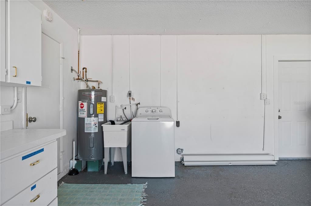 For Sale: $295,000 (2 beds, 2 baths, 1299 Square Feet)