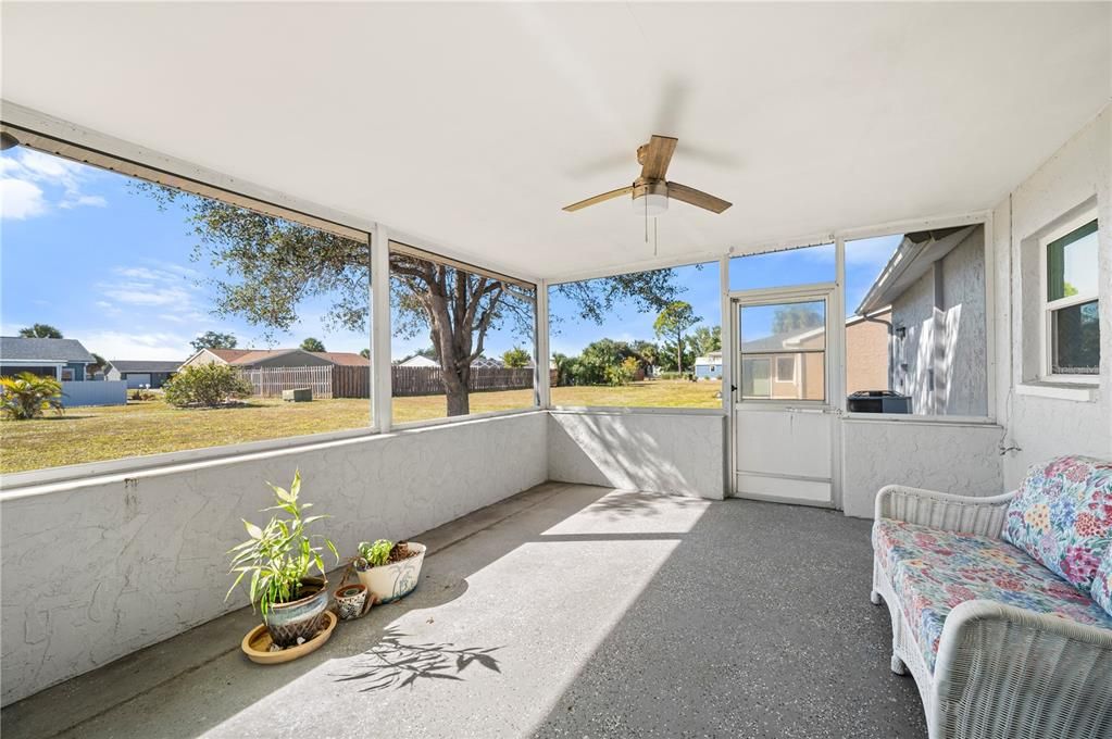 For Sale: $295,000 (2 beds, 2 baths, 1299 Square Feet)