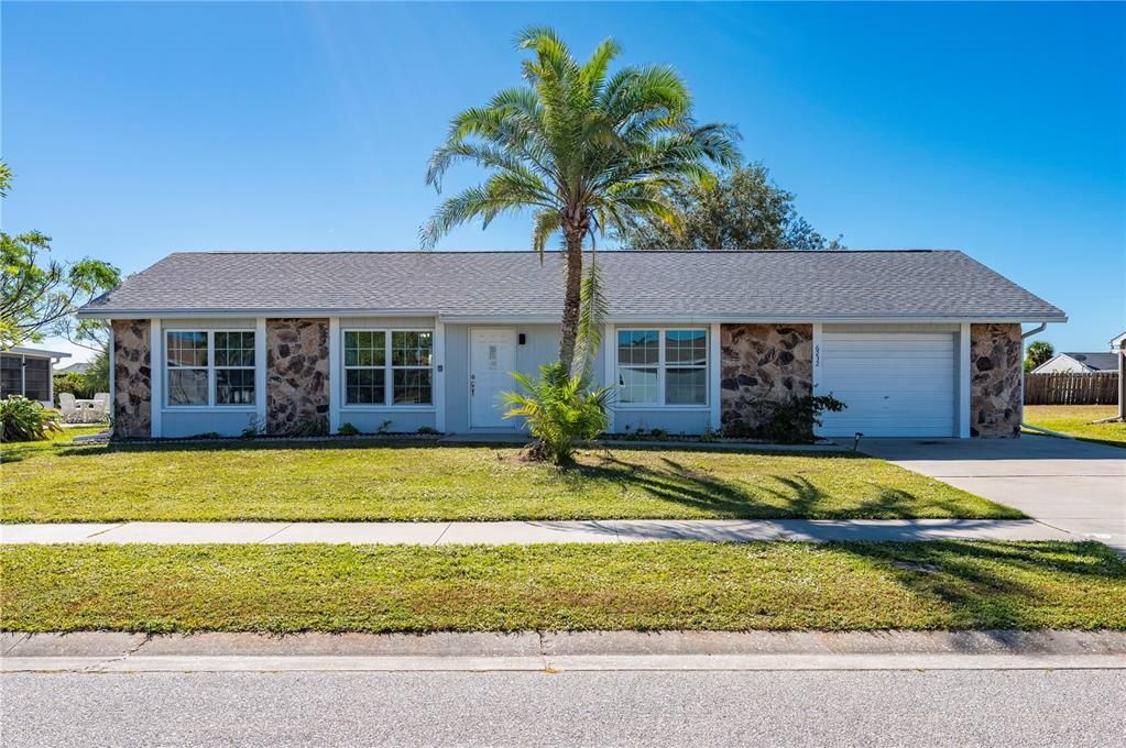 For Sale: $295,000 (2 beds, 2 baths, 1299 Square Feet)