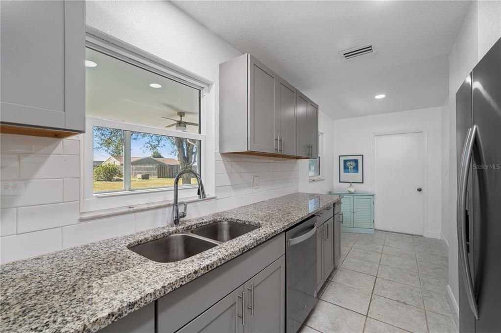 For Sale: $295,000 (2 beds, 2 baths, 1299 Square Feet)