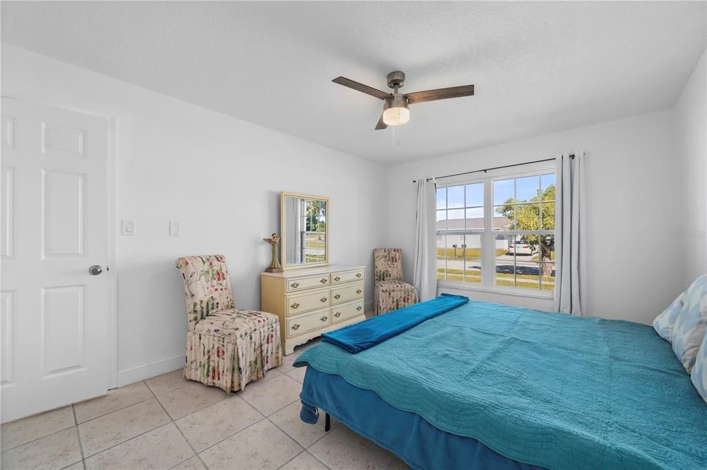 For Sale: $295,000 (2 beds, 2 baths, 1299 Square Feet)