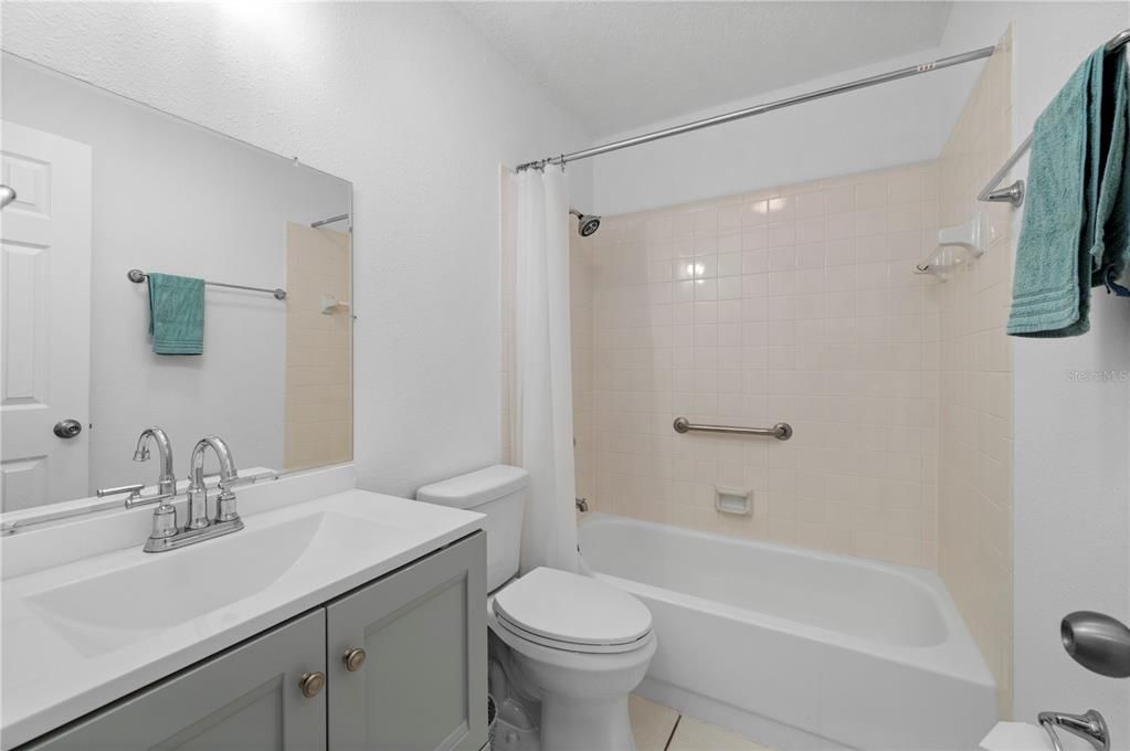 For Sale: $295,000 (2 beds, 2 baths, 1299 Square Feet)