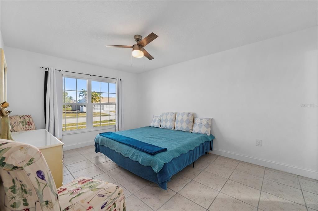 For Sale: $295,000 (2 beds, 2 baths, 1299 Square Feet)