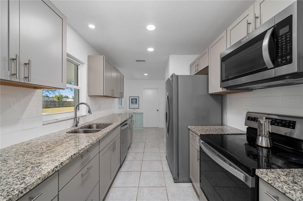 For Sale: $295,000 (2 beds, 2 baths, 1299 Square Feet)