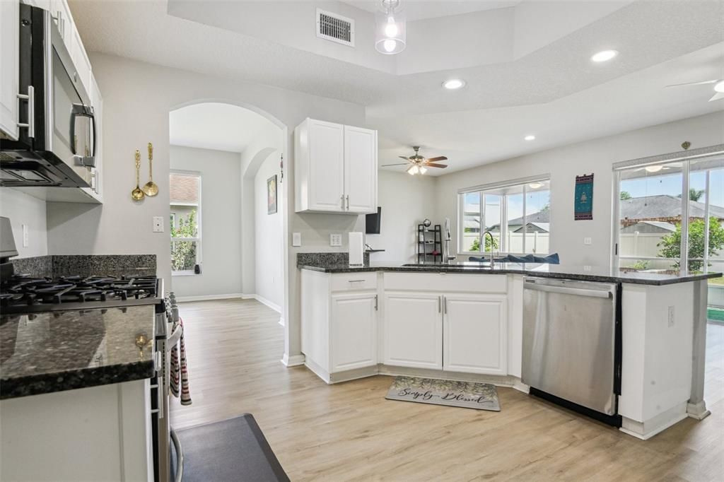 На продажу: $475,000 (4 спален, 2 ванн, 2420 Квадратных фут)