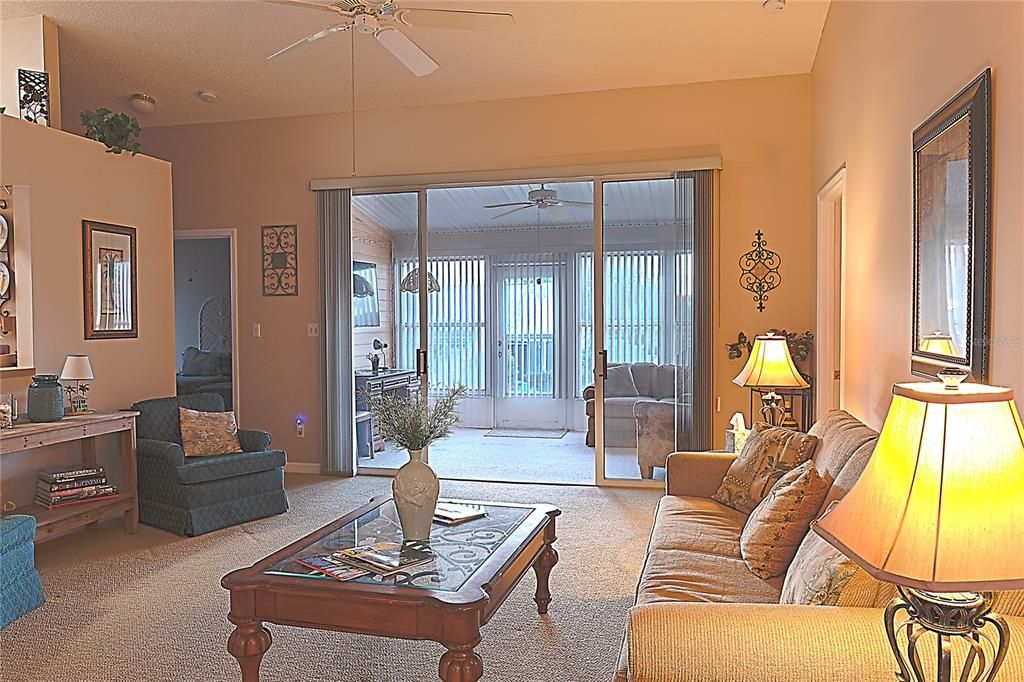 На продажу: $275,000 (2 спален, 2 ванн, 1433 Квадратных фут)