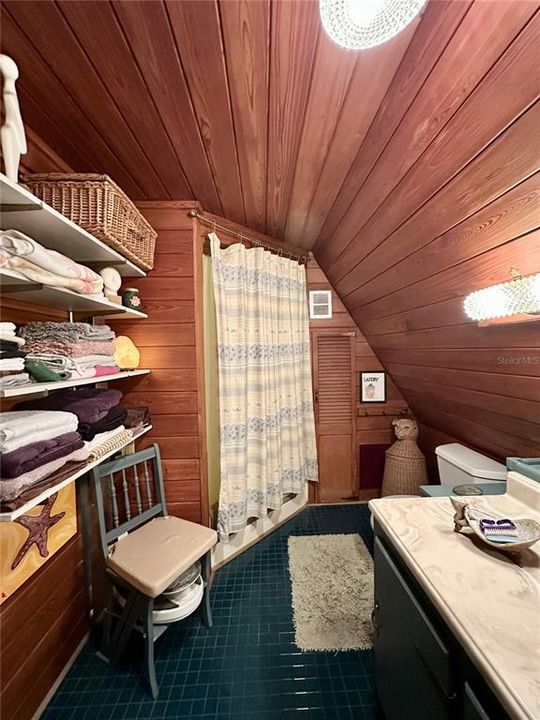 На продажу: $250,000 (2 спален, 1 ванн, 1256 Квадратных фут)