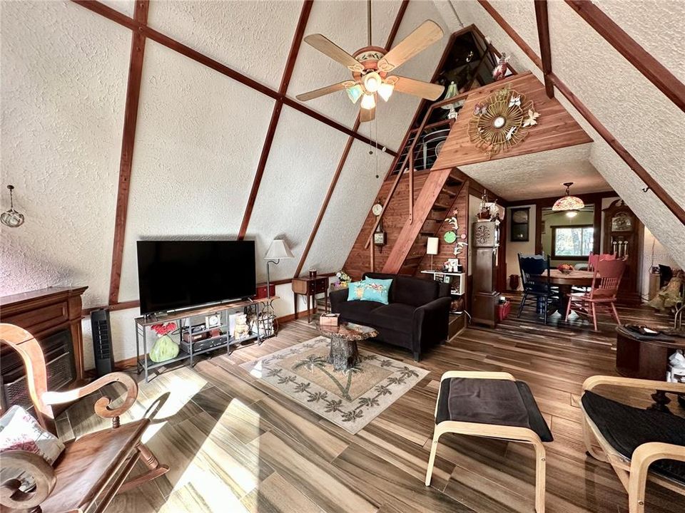 На продажу: $250,000 (2 спален, 1 ванн, 1256 Квадратных фут)