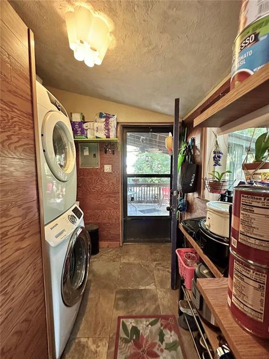 На продажу: $250,000 (2 спален, 1 ванн, 1256 Квадратных фут)