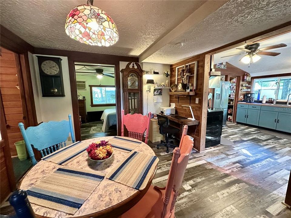 На продажу: $250,000 (2 спален, 1 ванн, 1256 Квадратных фут)