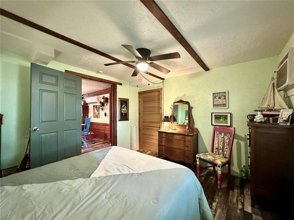 На продажу: $250,000 (2 спален, 1 ванн, 1256 Квадратных фут)