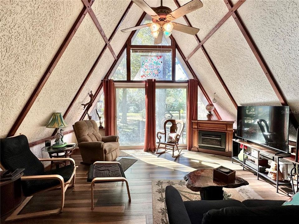 На продажу: $250,000 (2 спален, 1 ванн, 1256 Квадратных фут)