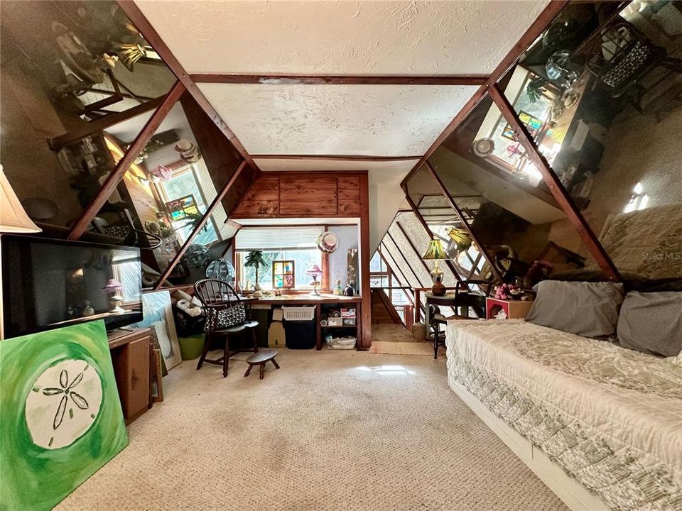 На продажу: $250,000 (2 спален, 1 ванн, 1256 Квадратных фут)