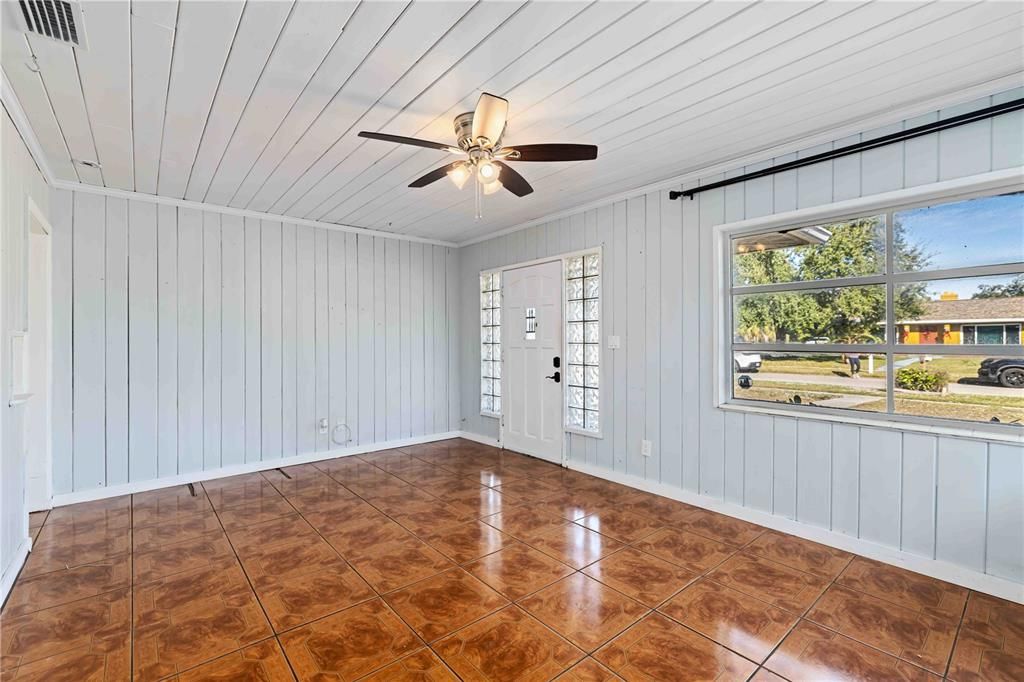 For Sale: $299,999 (3 beds, 1 baths, 1172 Square Feet)