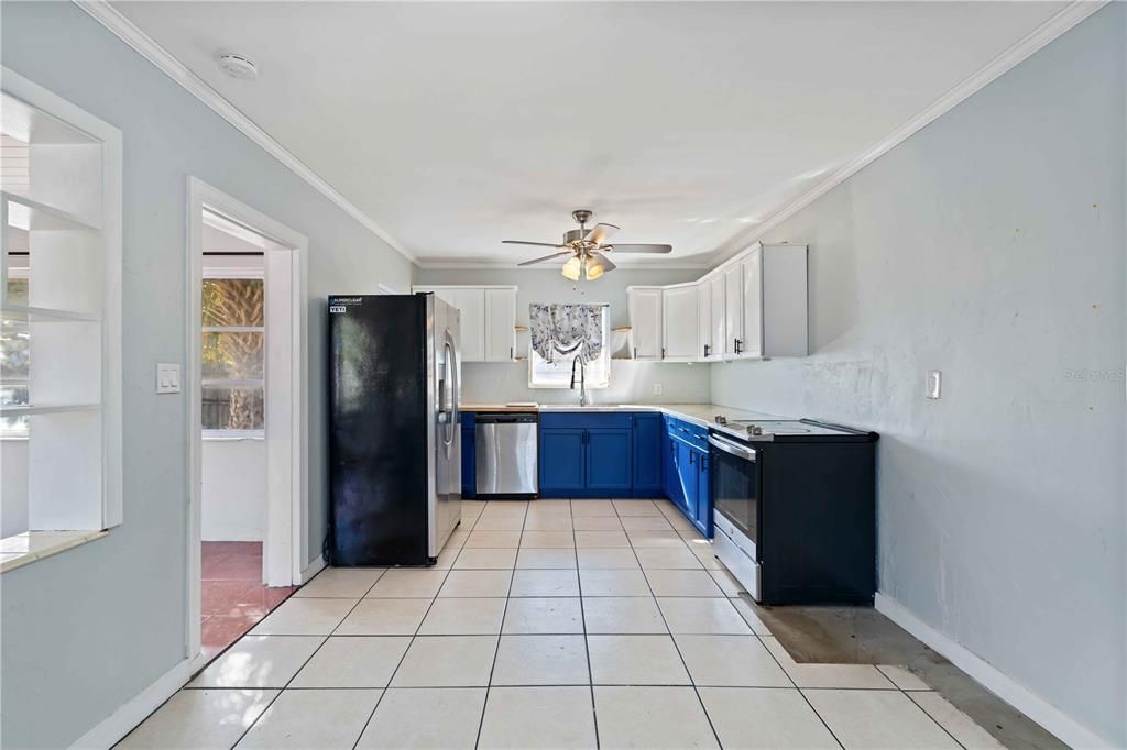 For Sale: $299,999 (3 beds, 1 baths, 1172 Square Feet)