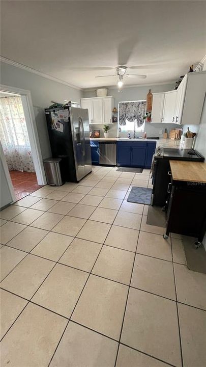 For Sale: $299,999 (3 beds, 1 baths, 1172 Square Feet)