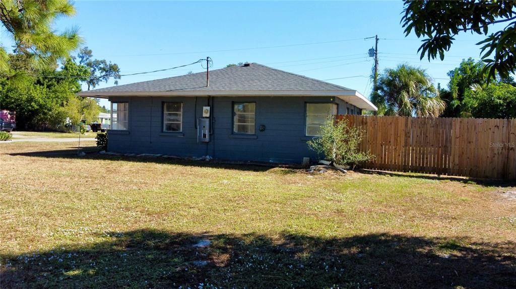 For Sale: $299,999 (3 beds, 1 baths, 1172 Square Feet)