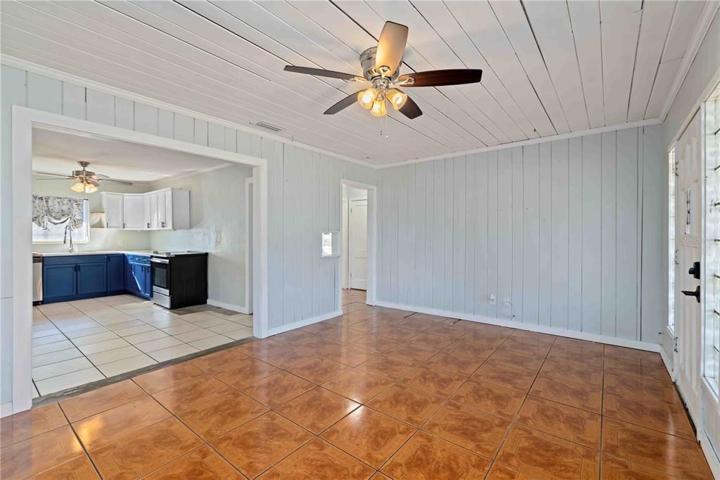 For Sale: $299,999 (3 beds, 1 baths, 1172 Square Feet)