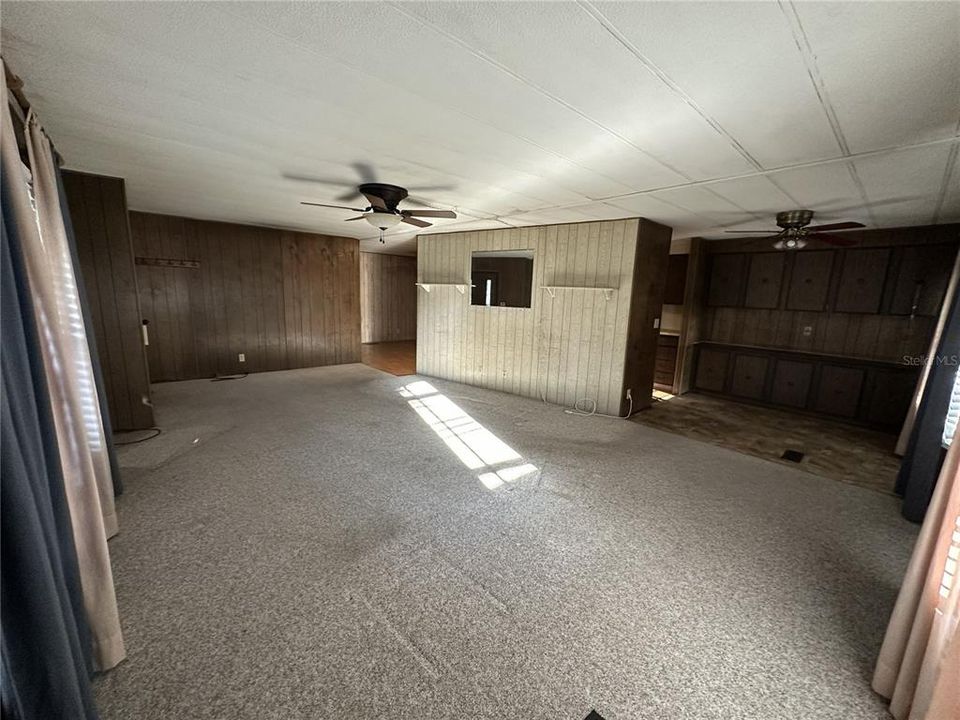 合同活跃: $124,900 (3 贝兹, 2 浴室, 1338 平方英尺)