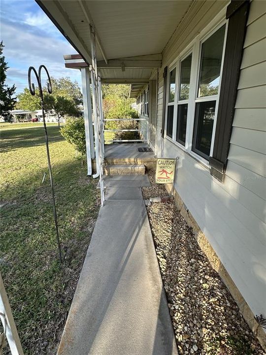 合同活跃: $124,900 (3 贝兹, 2 浴室, 1338 平方英尺)