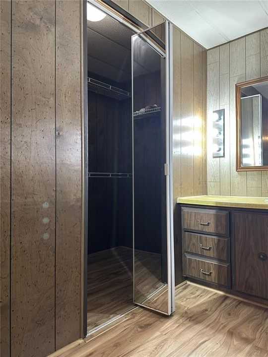 合同活跃: $124,900 (3 贝兹, 2 浴室, 1338 平方英尺)