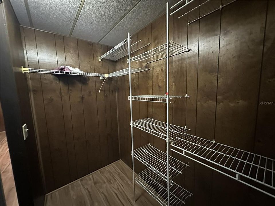 合同活跃: $124,900 (3 贝兹, 2 浴室, 1338 平方英尺)