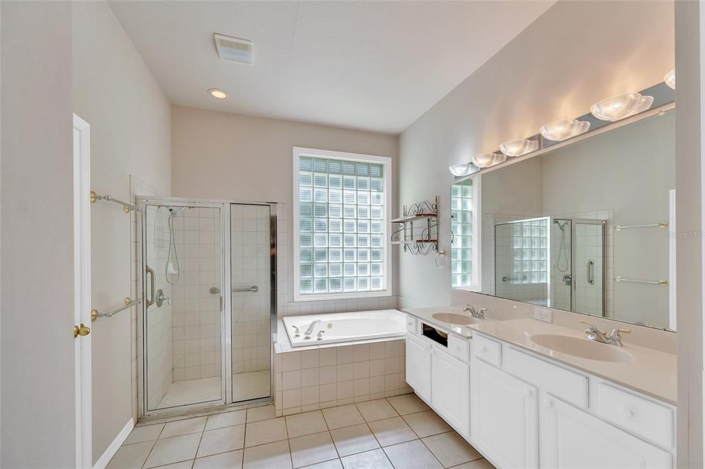 待售: $640,000 (4 贝兹, 3 浴室, 3001 平方英尺)