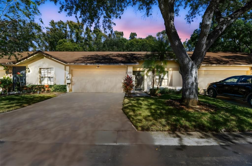 Active With Contract: $359,900 (2 beds, 2 baths, 1099 Square Feet)