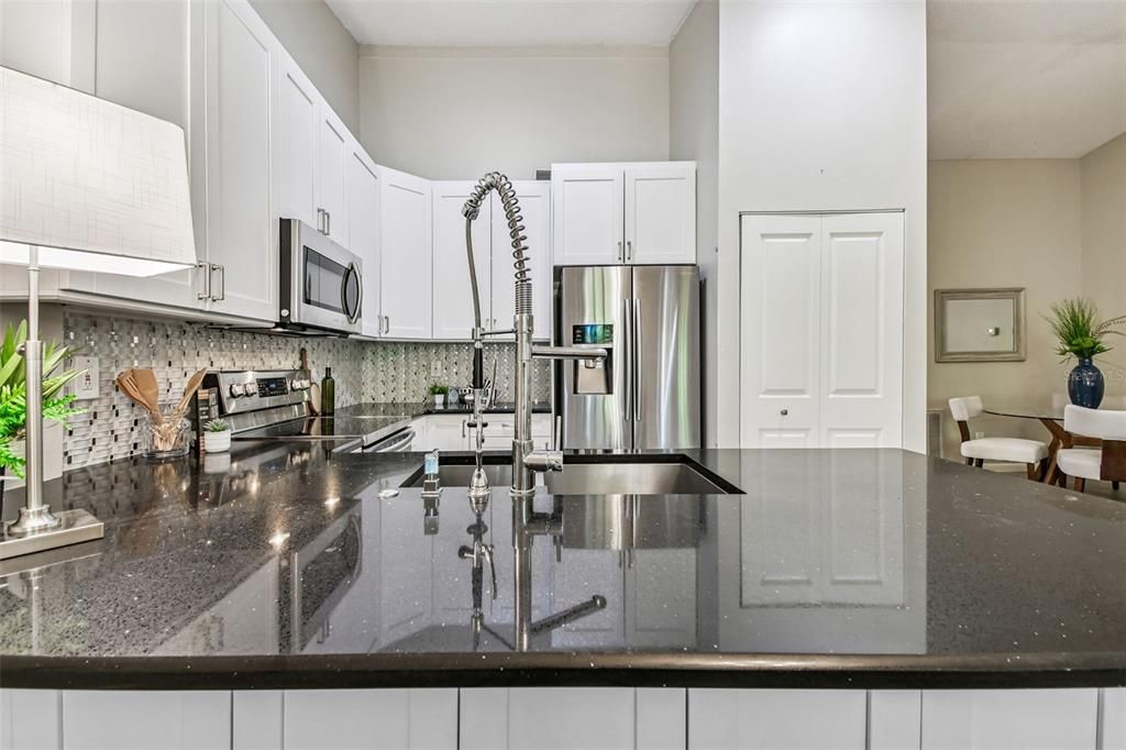 Active With Contract: $359,900 (2 beds, 2 baths, 1099 Square Feet)