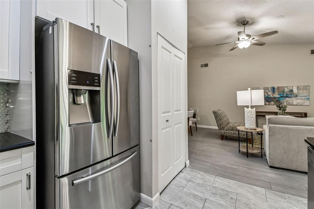 Active With Contract: $359,900 (2 beds, 2 baths, 1099 Square Feet)