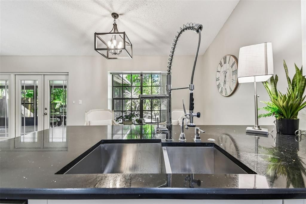 Active With Contract: $359,900 (2 beds, 2 baths, 1099 Square Feet)