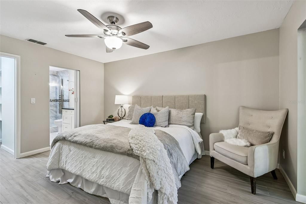 Active With Contract: $359,900 (2 beds, 2 baths, 1099 Square Feet)