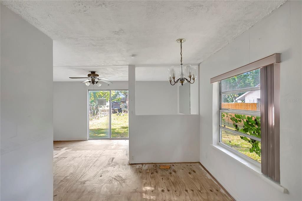 Active With Contract: $149,750 (1 beds, 1 baths, 680 Square Feet)