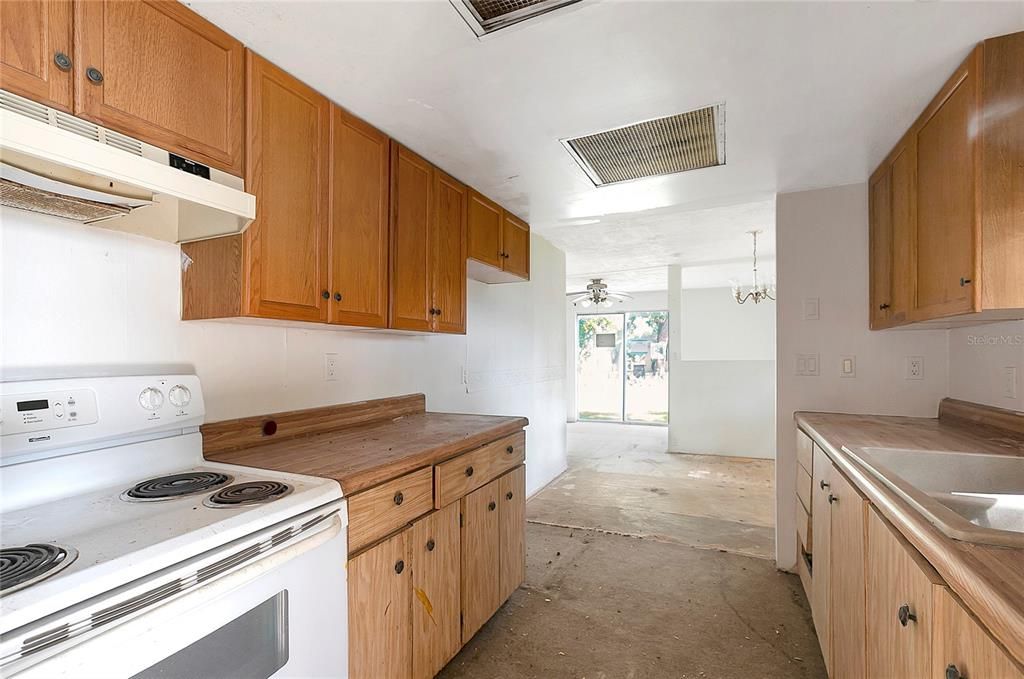 Active With Contract: $149,750 (1 beds, 1 baths, 680 Square Feet)