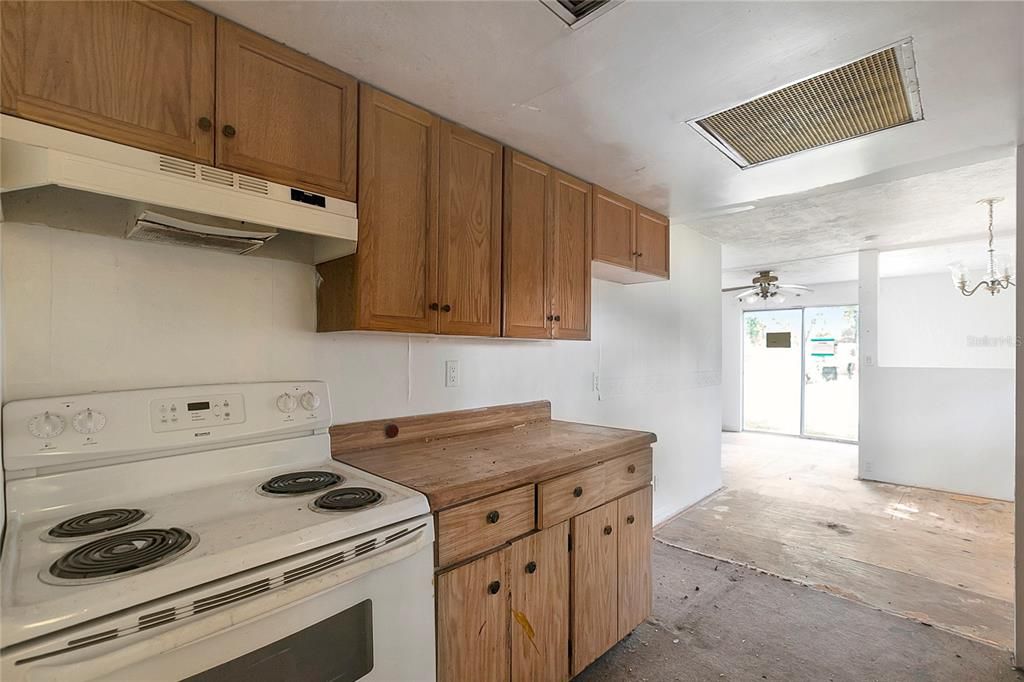 Active With Contract: $149,750 (1 beds, 1 baths, 680 Square Feet)
