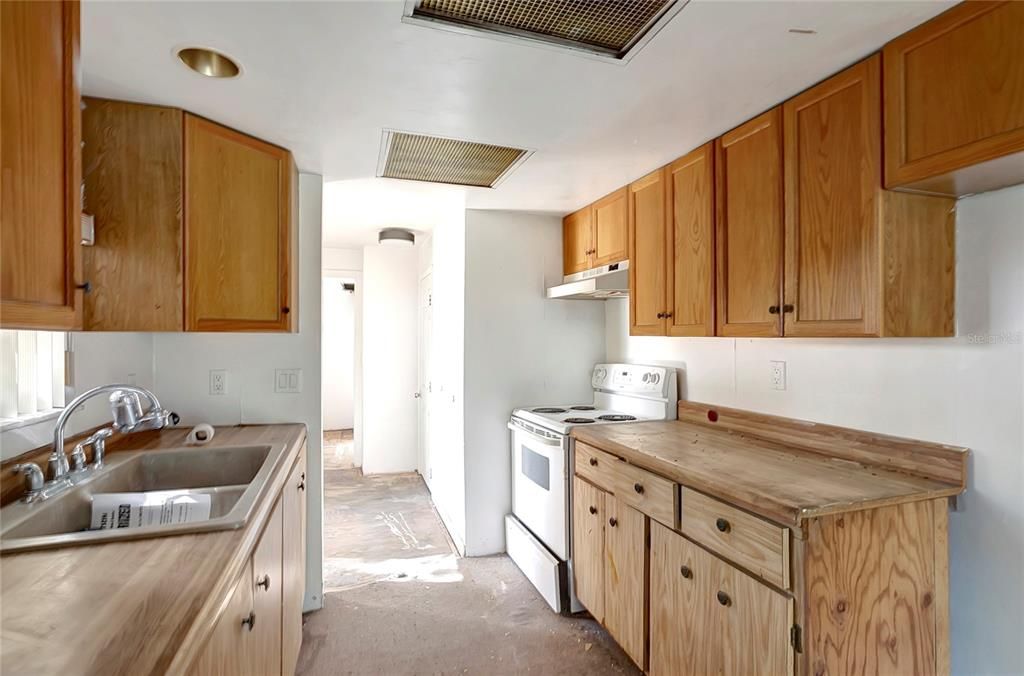 Active With Contract: $149,750 (1 beds, 1 baths, 680 Square Feet)