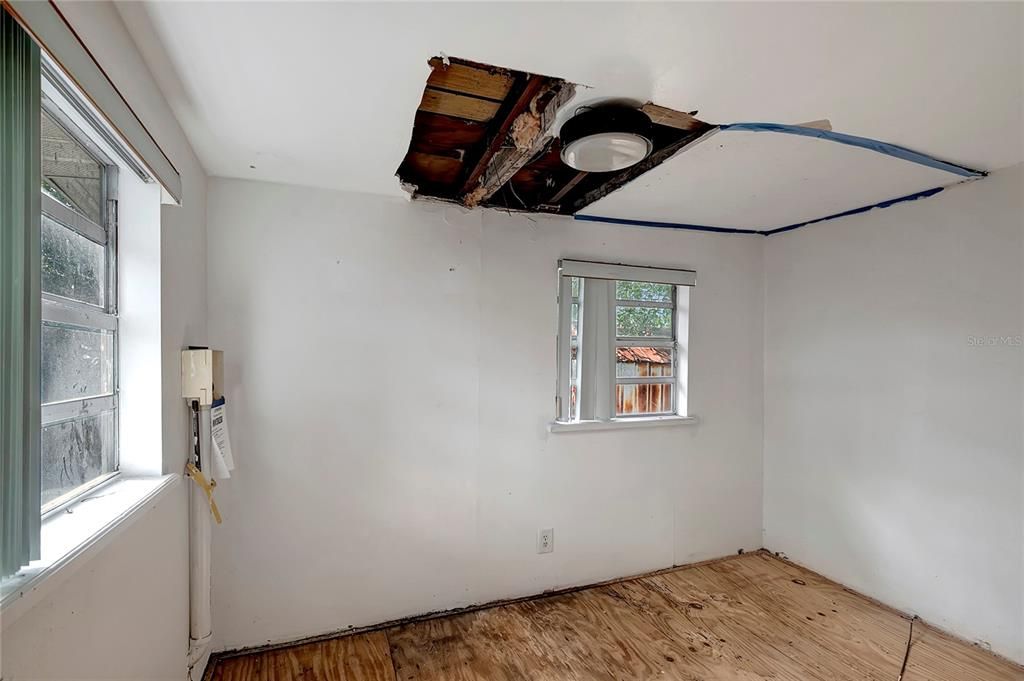 Active With Contract: $149,750 (1 beds, 1 baths, 680 Square Feet)