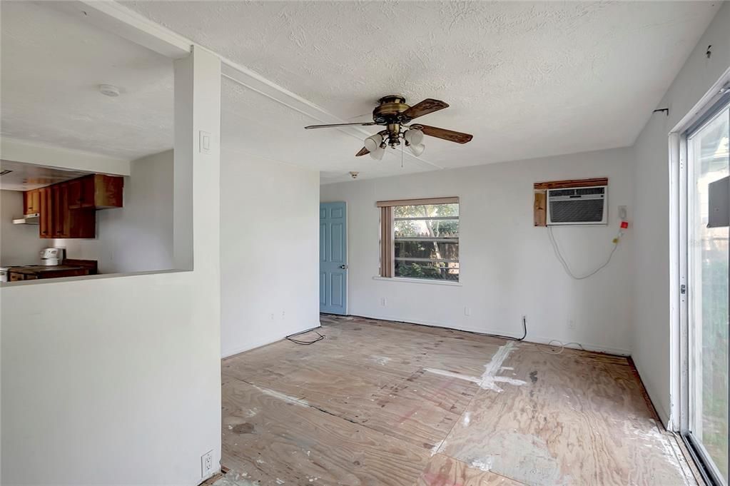 Active With Contract: $149,750 (1 beds, 1 baths, 680 Square Feet)