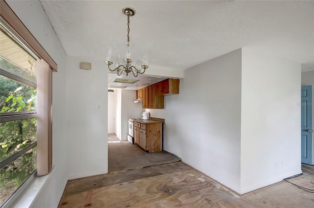 Active With Contract: $149,750 (1 beds, 1 baths, 680 Square Feet)