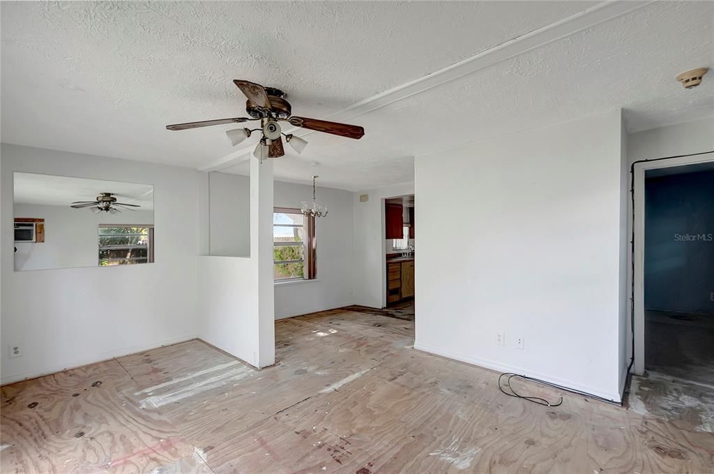 Active With Contract: $149,750 (1 beds, 1 baths, 680 Square Feet)