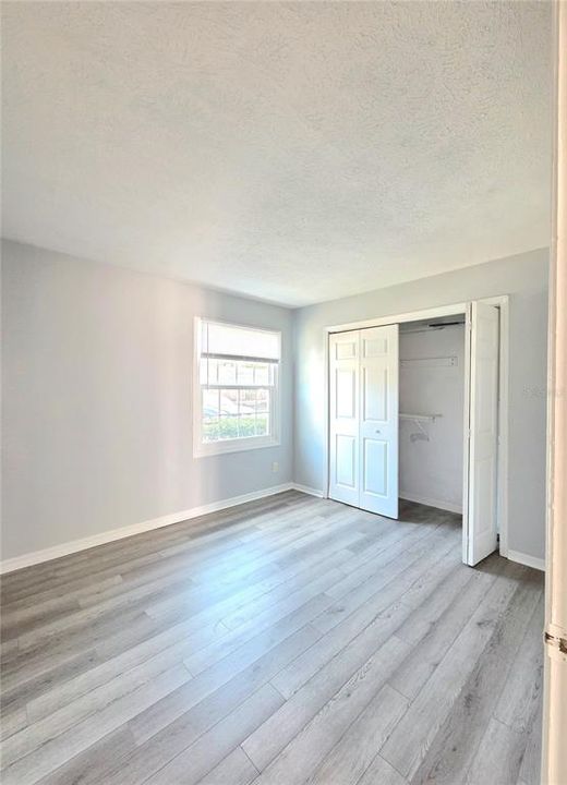 For Sale: $179,900 (2 beds, 1 baths, 877 Square Feet)