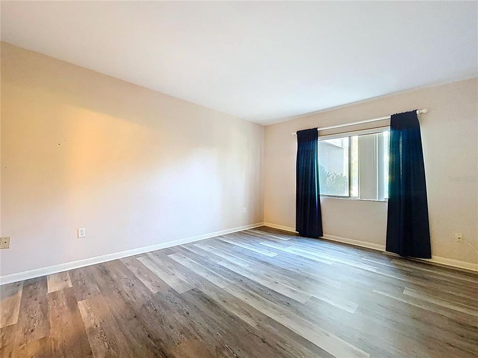 For Sale: $220,000 (2 beds, 2 baths, 1142 Square Feet)