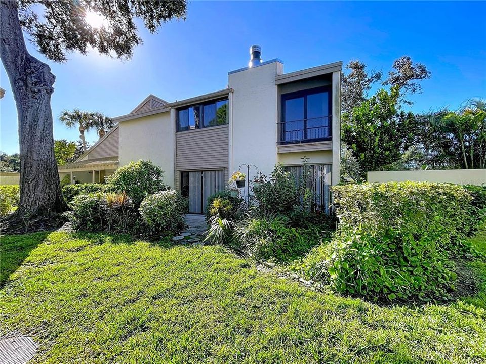 For Sale: $220,000 (2 beds, 2 baths, 1142 Square Feet)