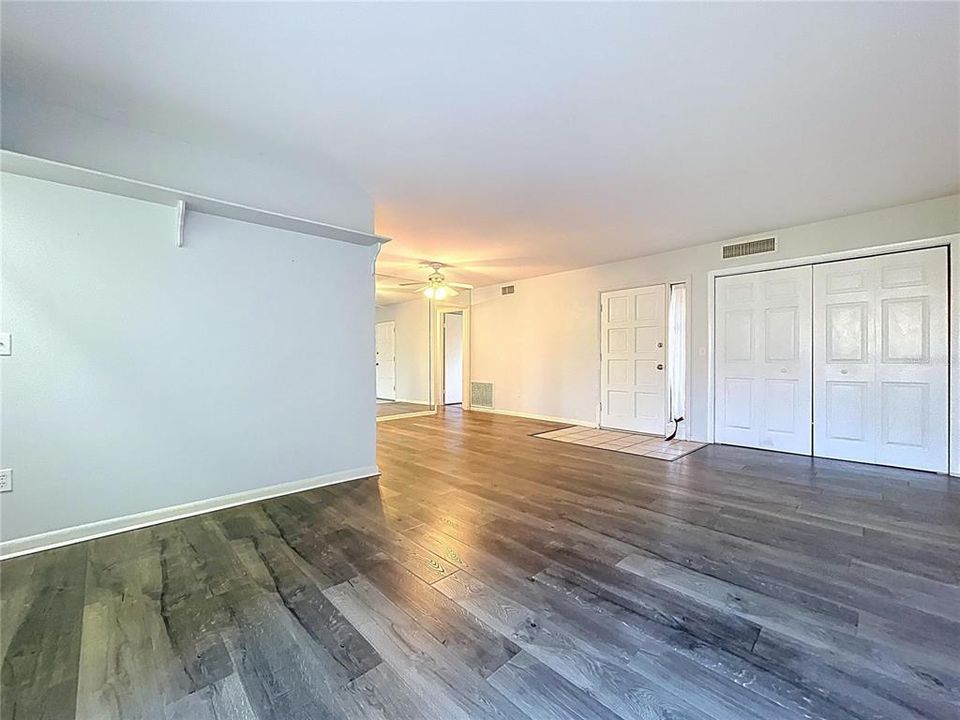 For Sale: $220,000 (2 beds, 2 baths, 1142 Square Feet)