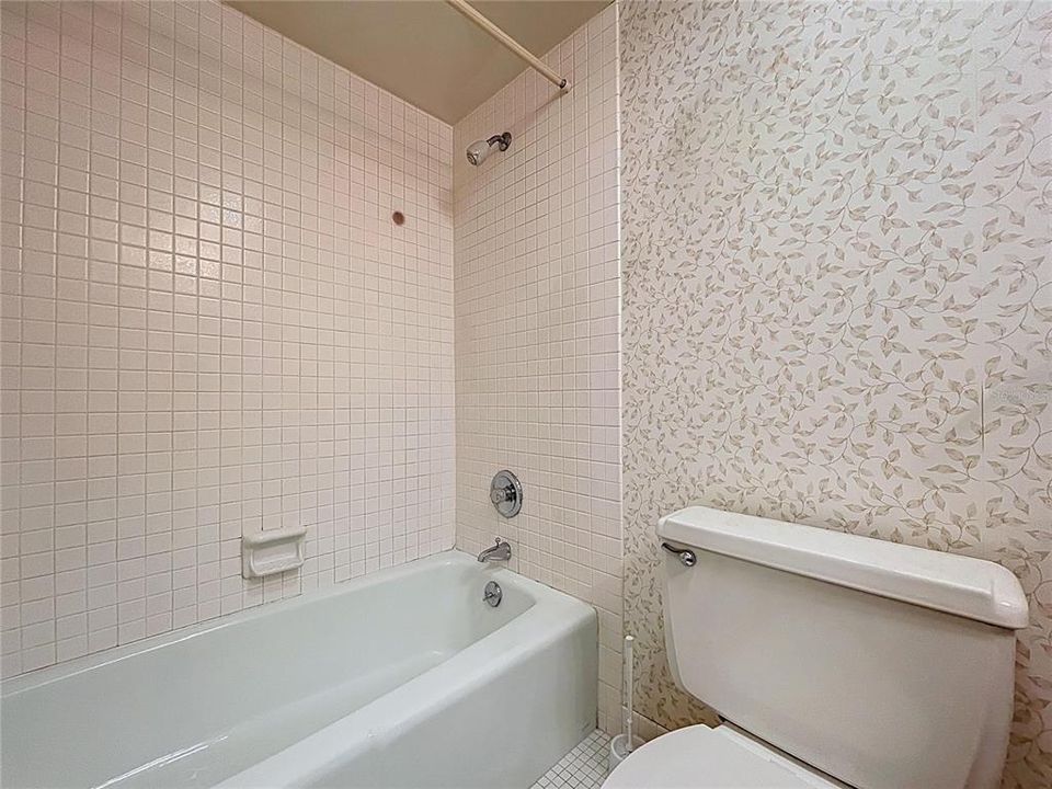 For Sale: $220,000 (2 beds, 2 baths, 1142 Square Feet)