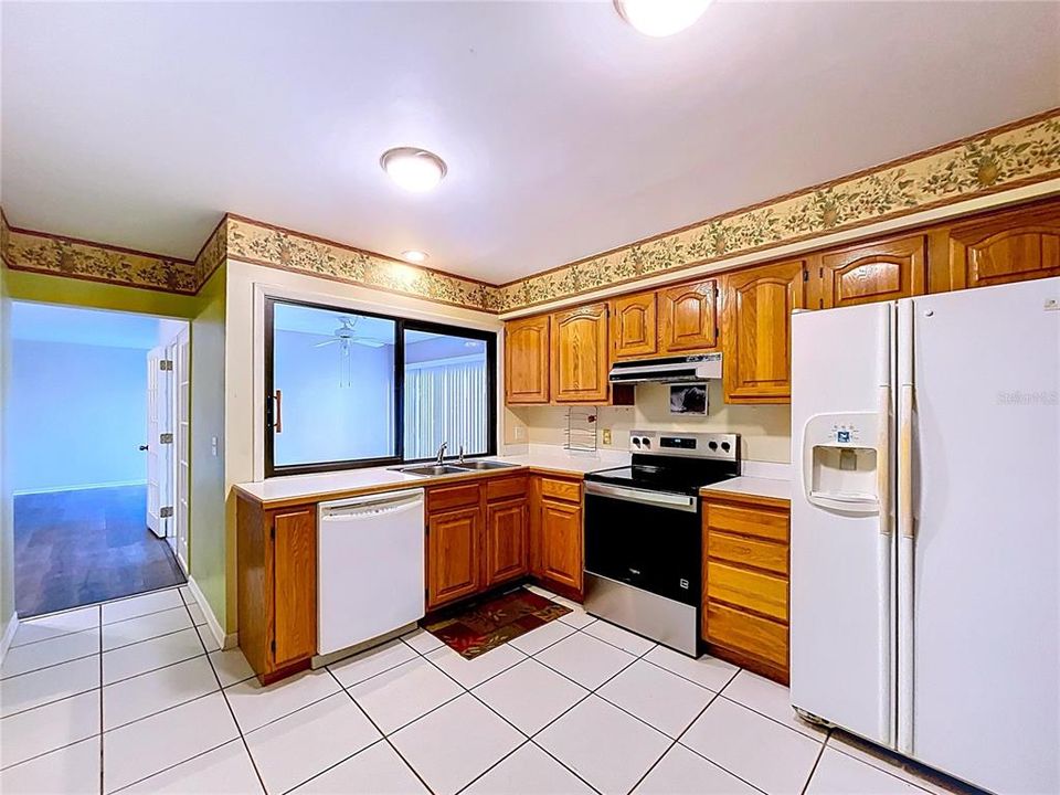 For Sale: $220,000 (2 beds, 2 baths, 1142 Square Feet)