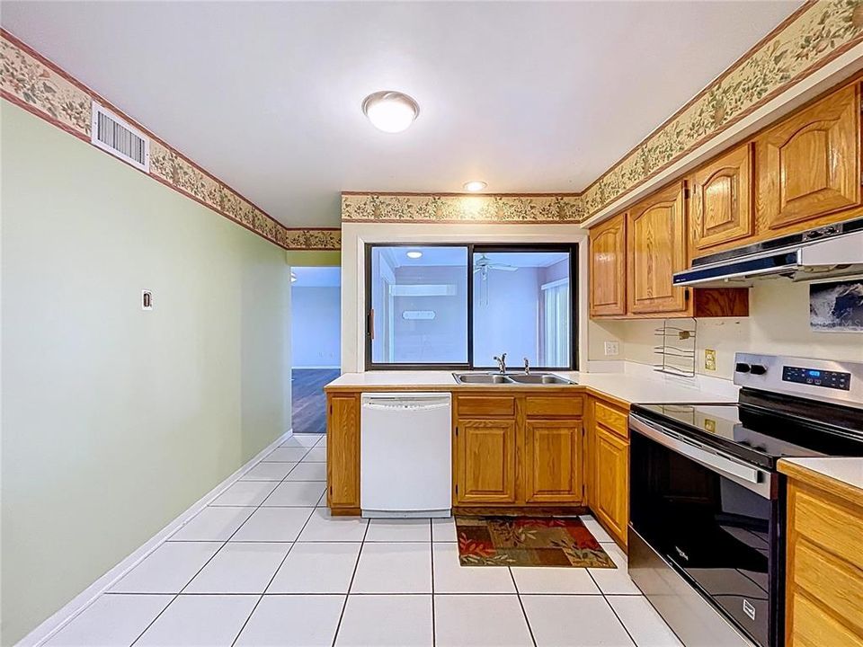 For Sale: $220,000 (2 beds, 2 baths, 1142 Square Feet)
