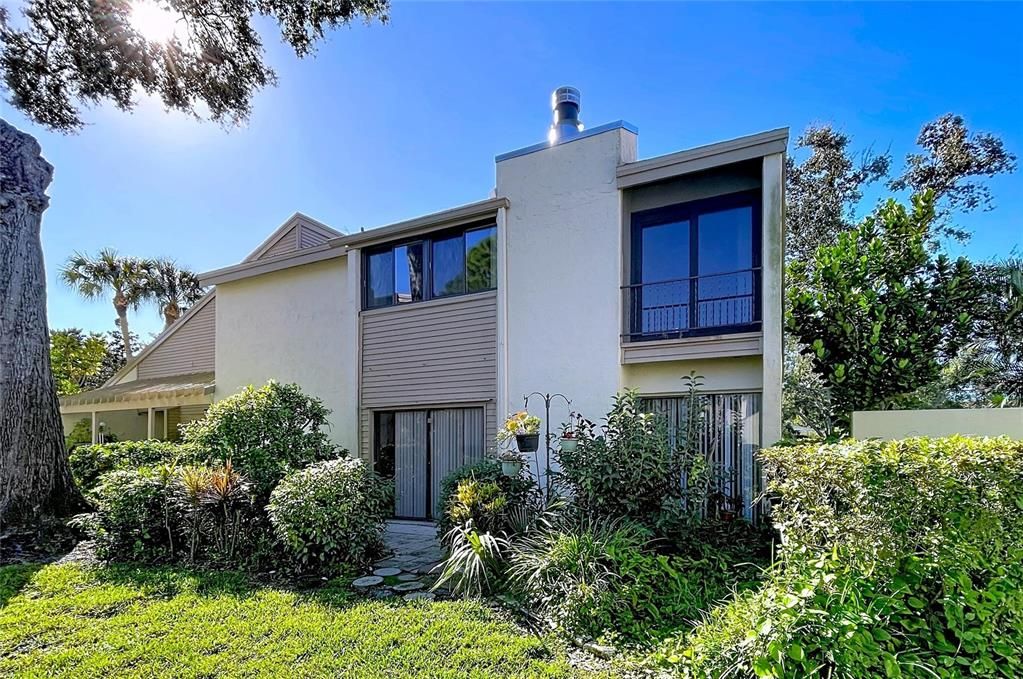 For Sale: $220,000 (2 beds, 2 baths, 1142 Square Feet)