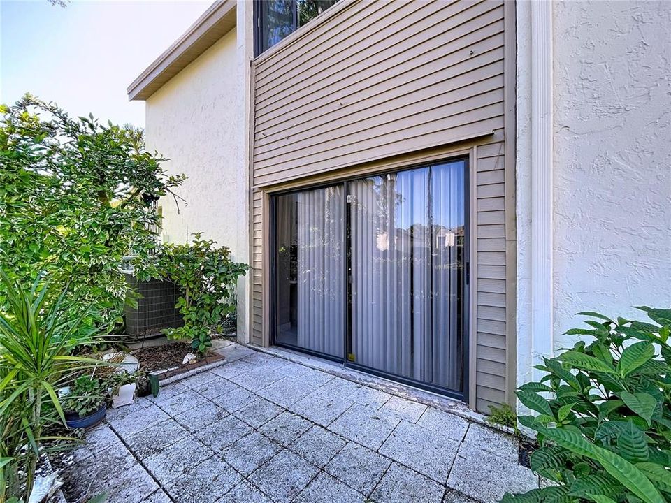 For Sale: $220,000 (2 beds, 2 baths, 1142 Square Feet)